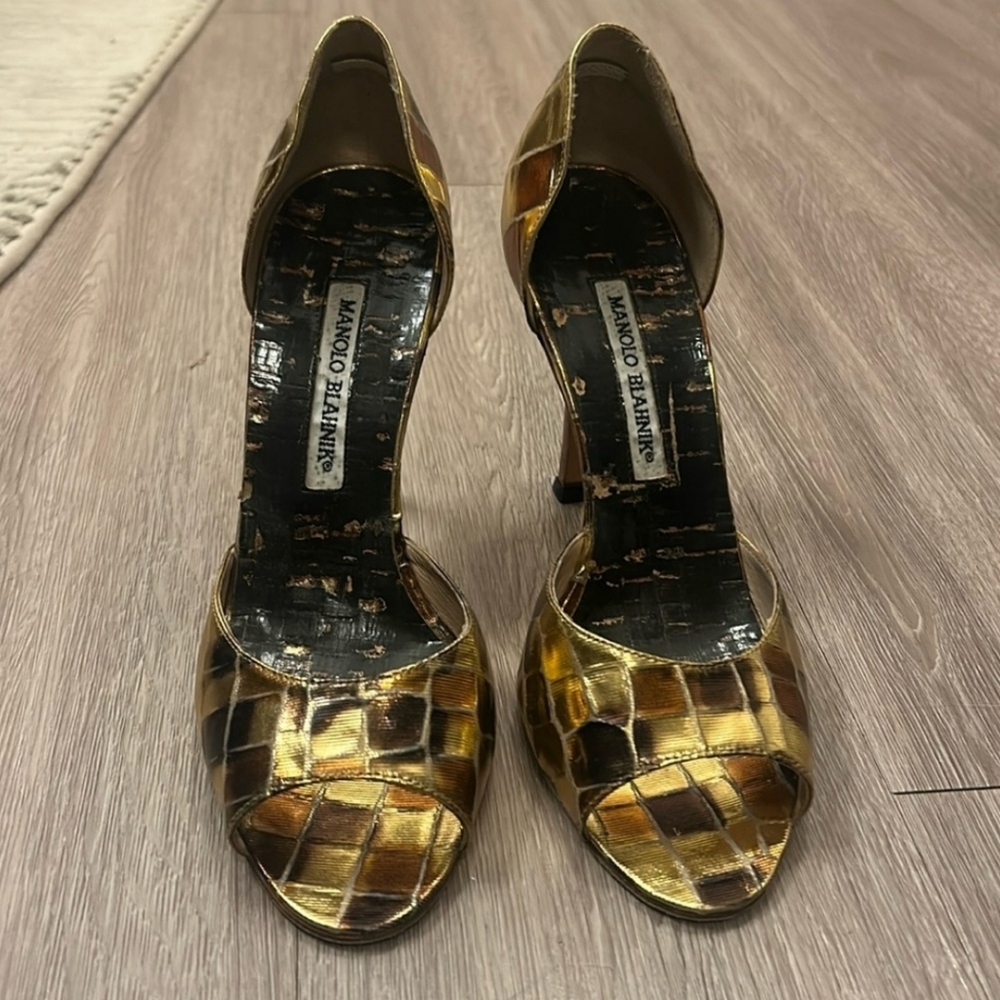 Manolo Blahnik Heels. Astutato Mettalic Patch Gold Shoes